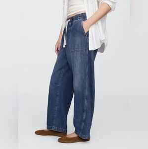Gap Mid Rise SuperSoft Pull-On Barrel Jeans Medium Wash